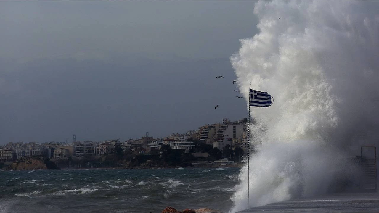Νέο έκτακτο δελτίο καιρού από την ΕΜΥ: Θυελλώδεις άνεμοι και καταιγίδες σε όλη την χώρα